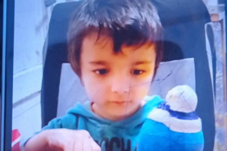 Figyelem! Eltűnt otthonról egy 5 éves kisfiú hétfőn! - Már több százan keresik Gergőt, közölte a rendőrség